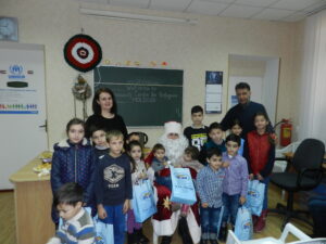 Read more about the article Free International University of Moldova students surprised refugee children