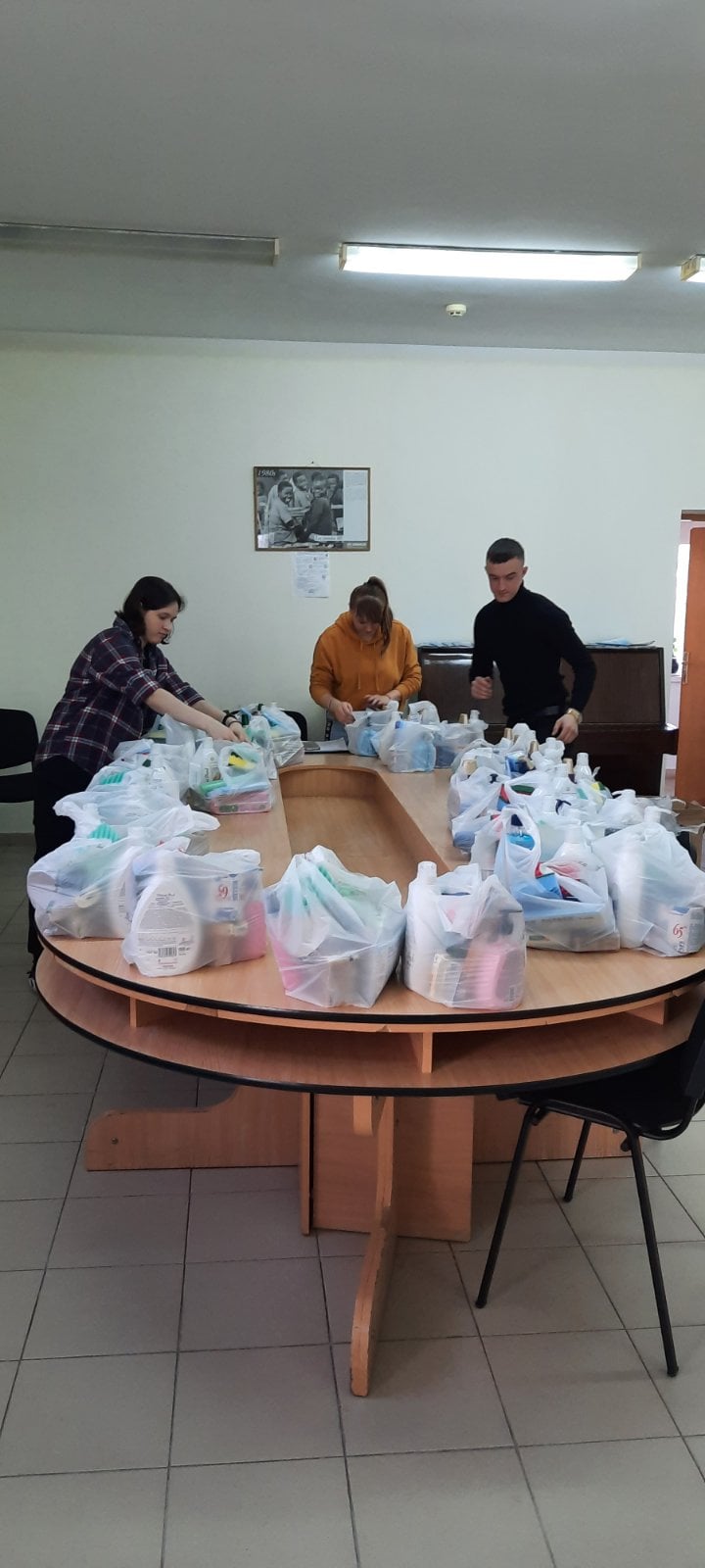 You are currently viewing HYGIENE PRODUCTS FOR UKRAINEAN ASYLUM SEEKERS FROM AUTOMALL COMPANY – PRODUSE IGIENICE PENTRU SOLICITANȚII DE AZIL DIN UCRAINA DIN PARTEA AUTOMALL SRL