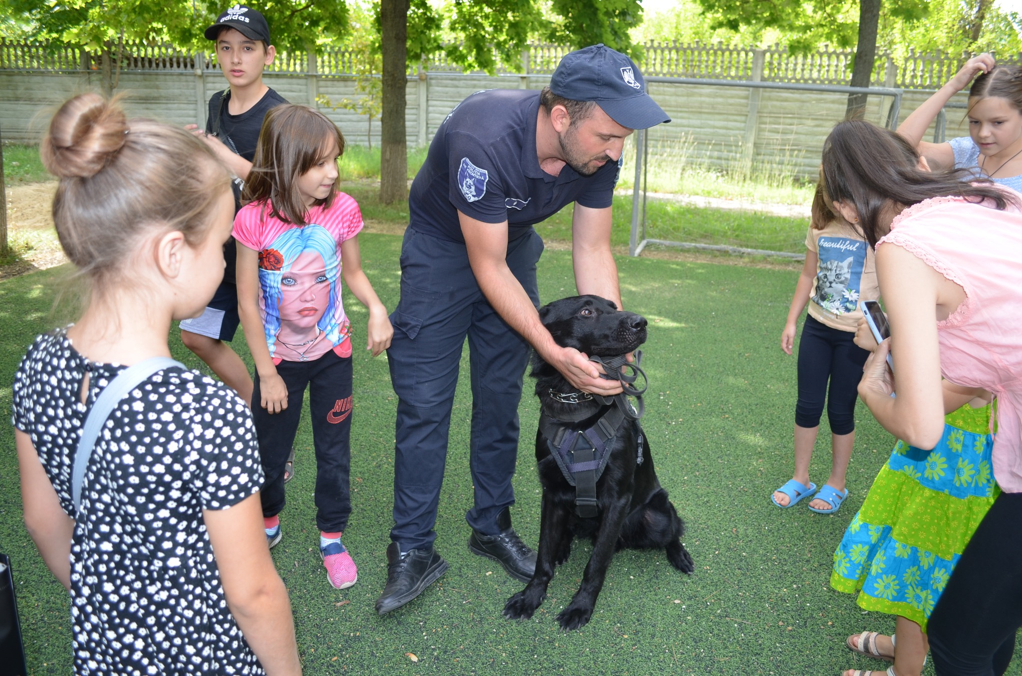 You are currently viewing Performance of the canine team of Border Police of Moldova for refugees